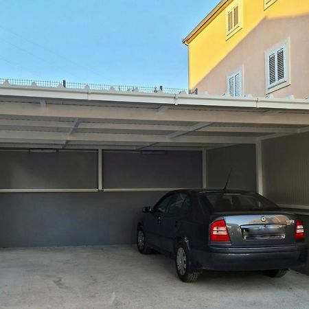 Апартаменты Apartman Nela Kastel Sucurac Экстерьер фото