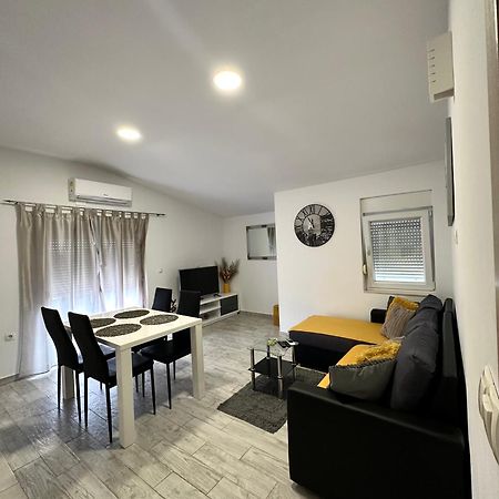 Апартаменты Apartman Nela Kastel Sucurac Экстерьер фото