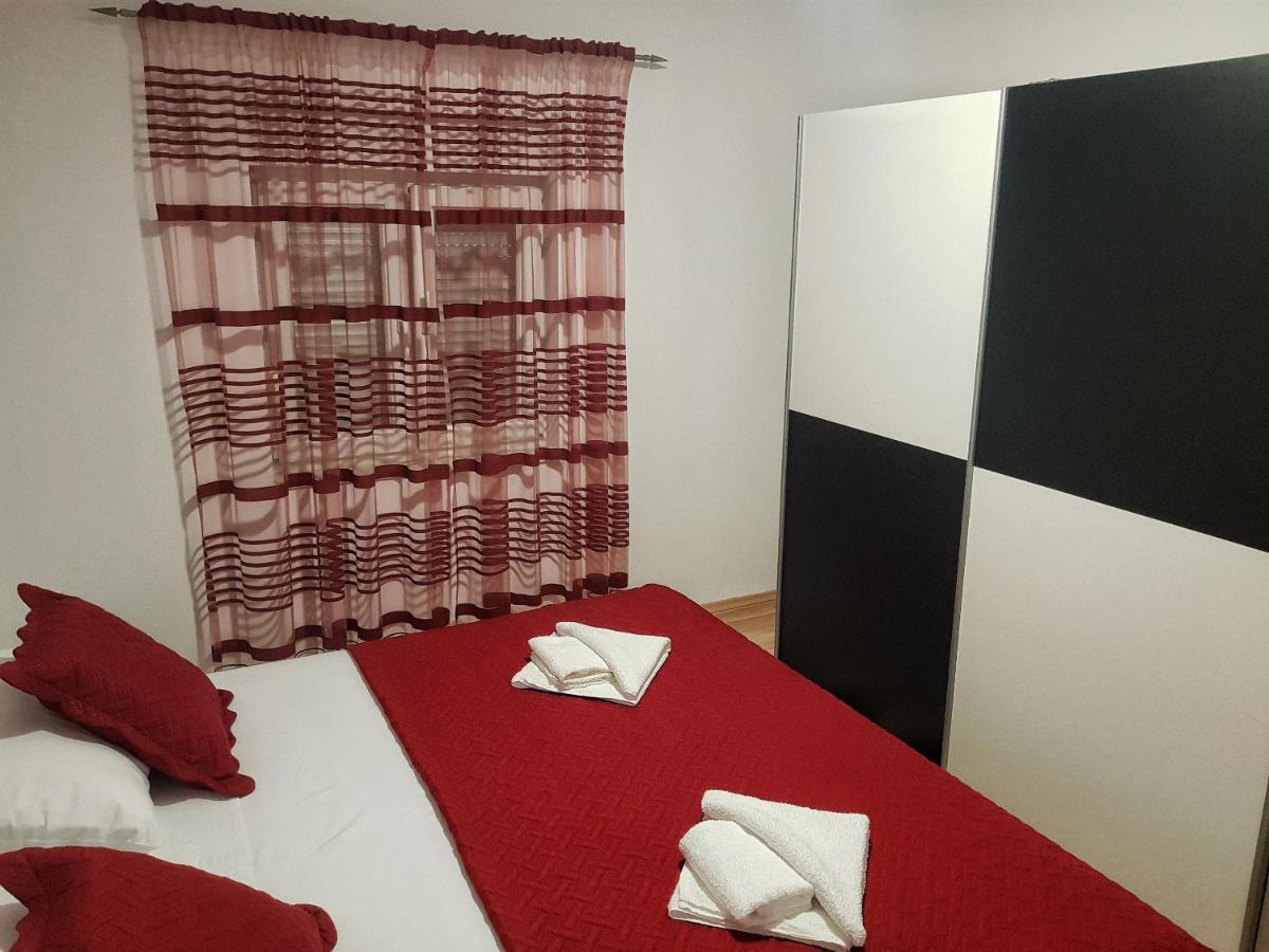 Апартаменты Apartman Nela Kastel Sucurac Экстерьер фото