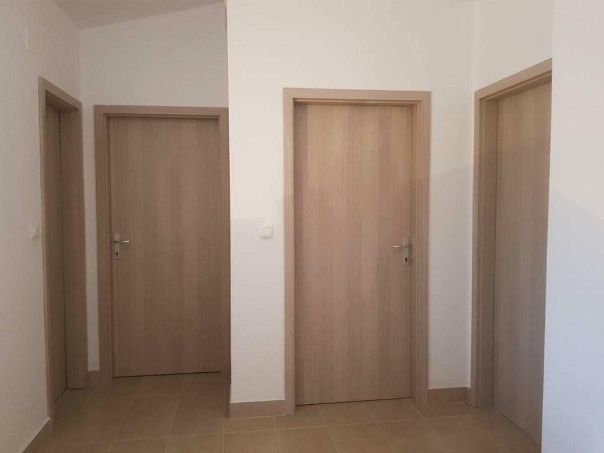 Апартаменты Apartman Nela Kastel Sucurac Экстерьер фото